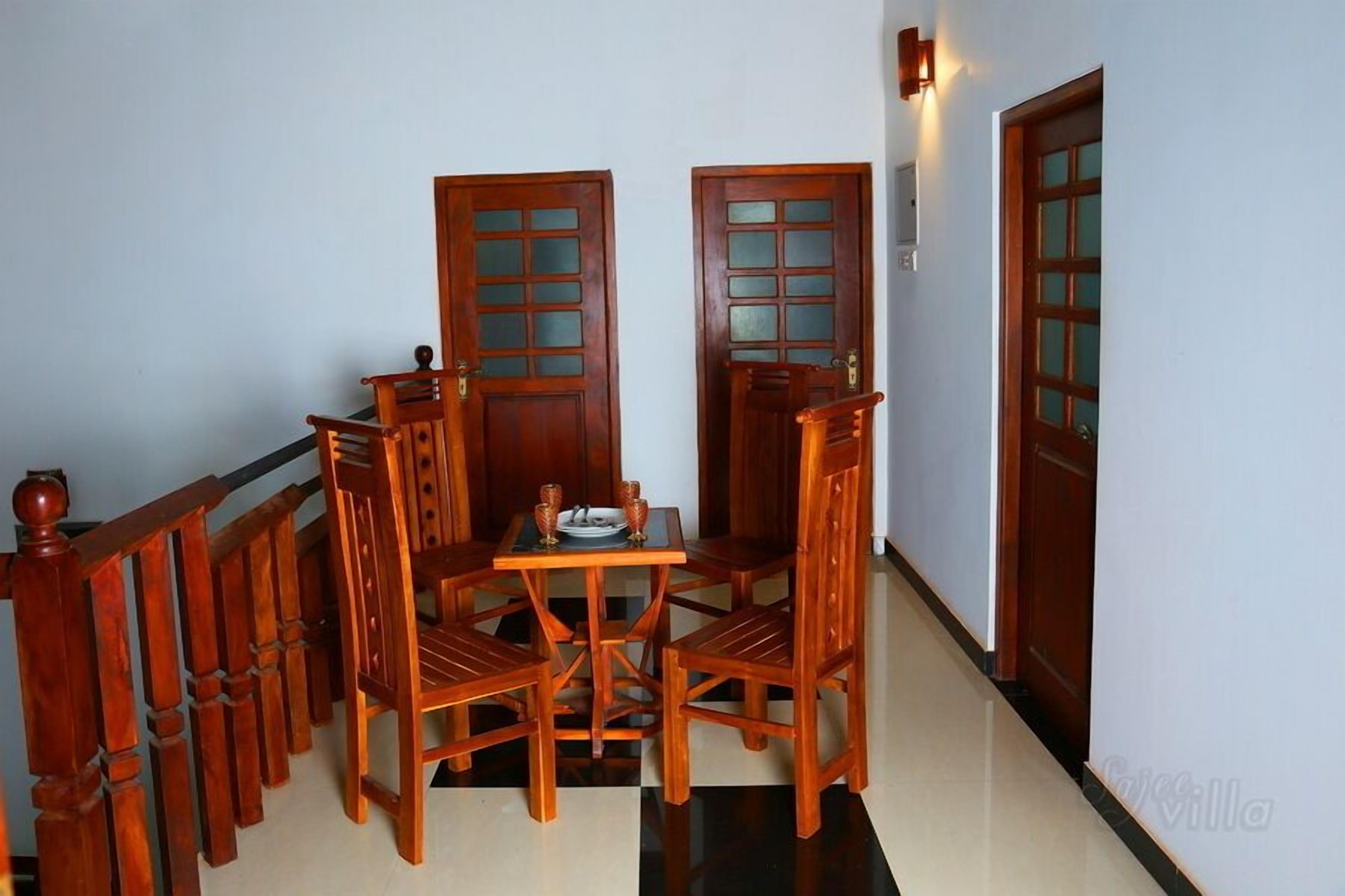 Basic Double Room, 1 King Bed | Living area | LED TV