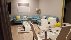 Riverview Cottage | Living area | Flat-screen TV - Colonial Tweed Holiday & Home Park (Tweed Heads South)