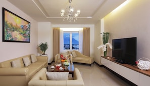 Minibar, coffres-forts dans les chambres, bureau