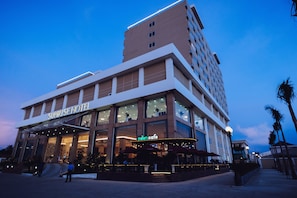 Façade de l’hébergement - soirée/nuit