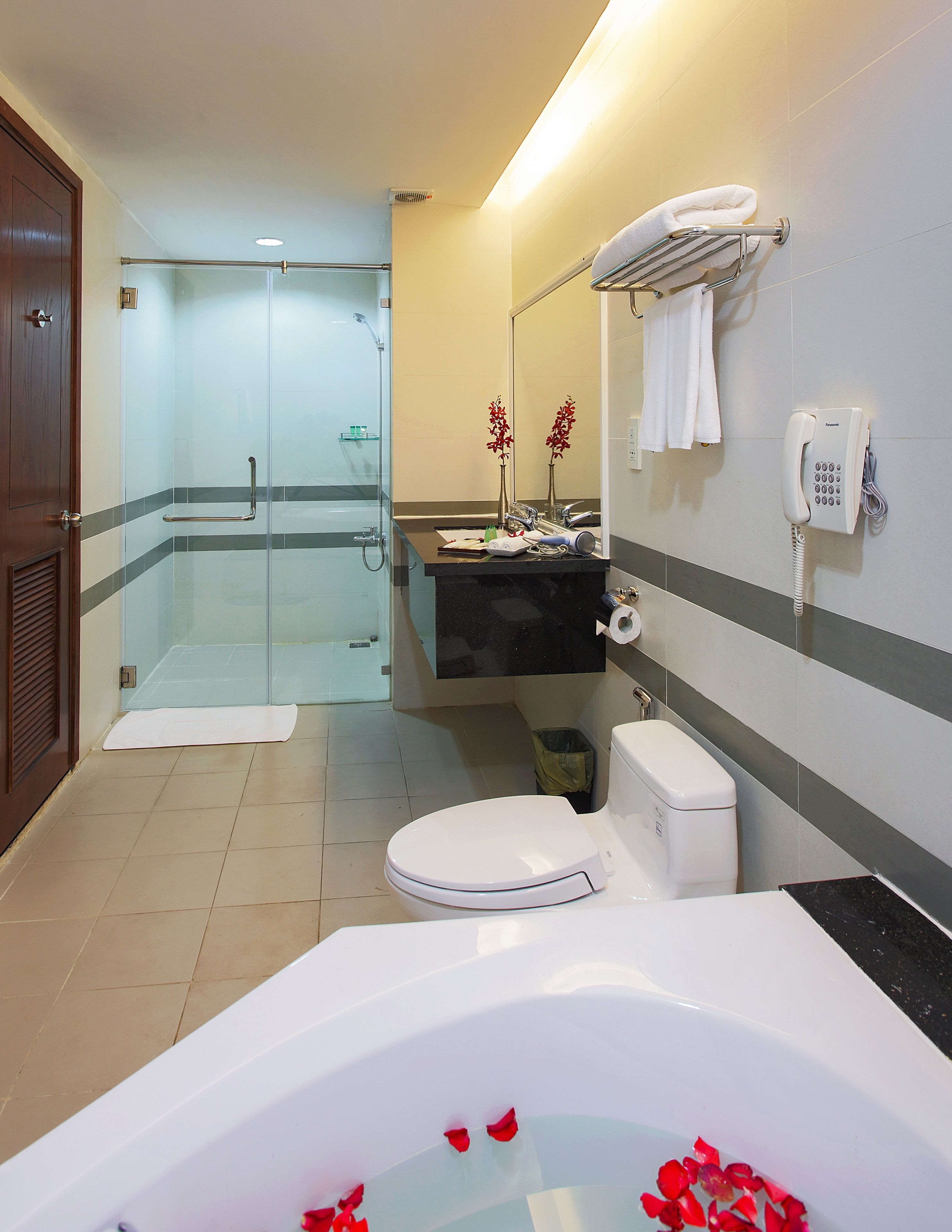 suite, city view | bathroom | rainfall showerhead, free toiletries, hair dryer, slippers