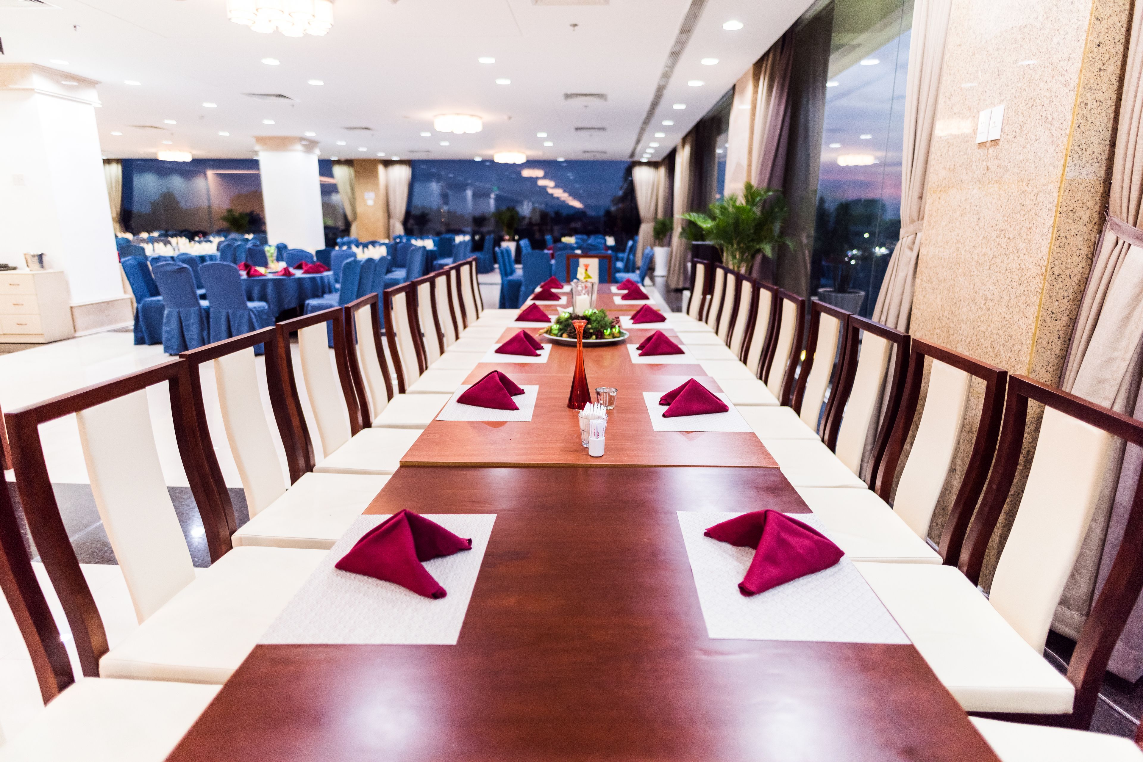 breakfast, lunch, dinner served; local and international cuisine