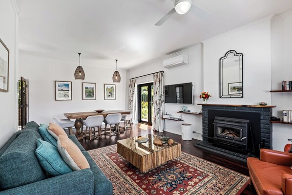 บ้านดีลักซ์, 2 ห้องนอน | บริเวณนั่งเล่น | ทีวีจอแบน