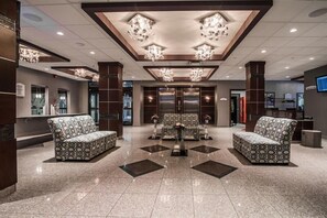 Lobby - West Wing at Park Town (Saskatoon)