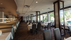 Breakfast, lunch, dinner and brunch served - West Wing at Park Town (Saskatoon)