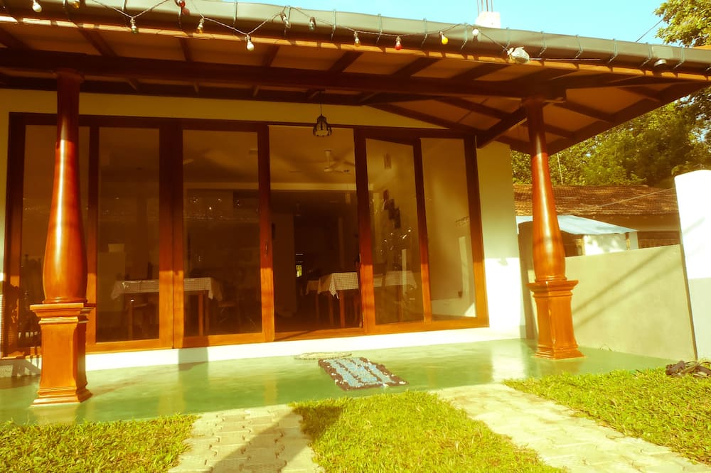 Talalla Sea Anemone Hotel