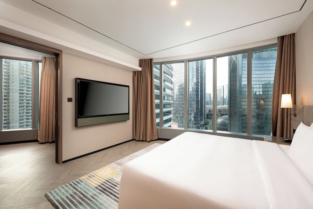 1 bedroom, down comforters, free minibar, in-room safe