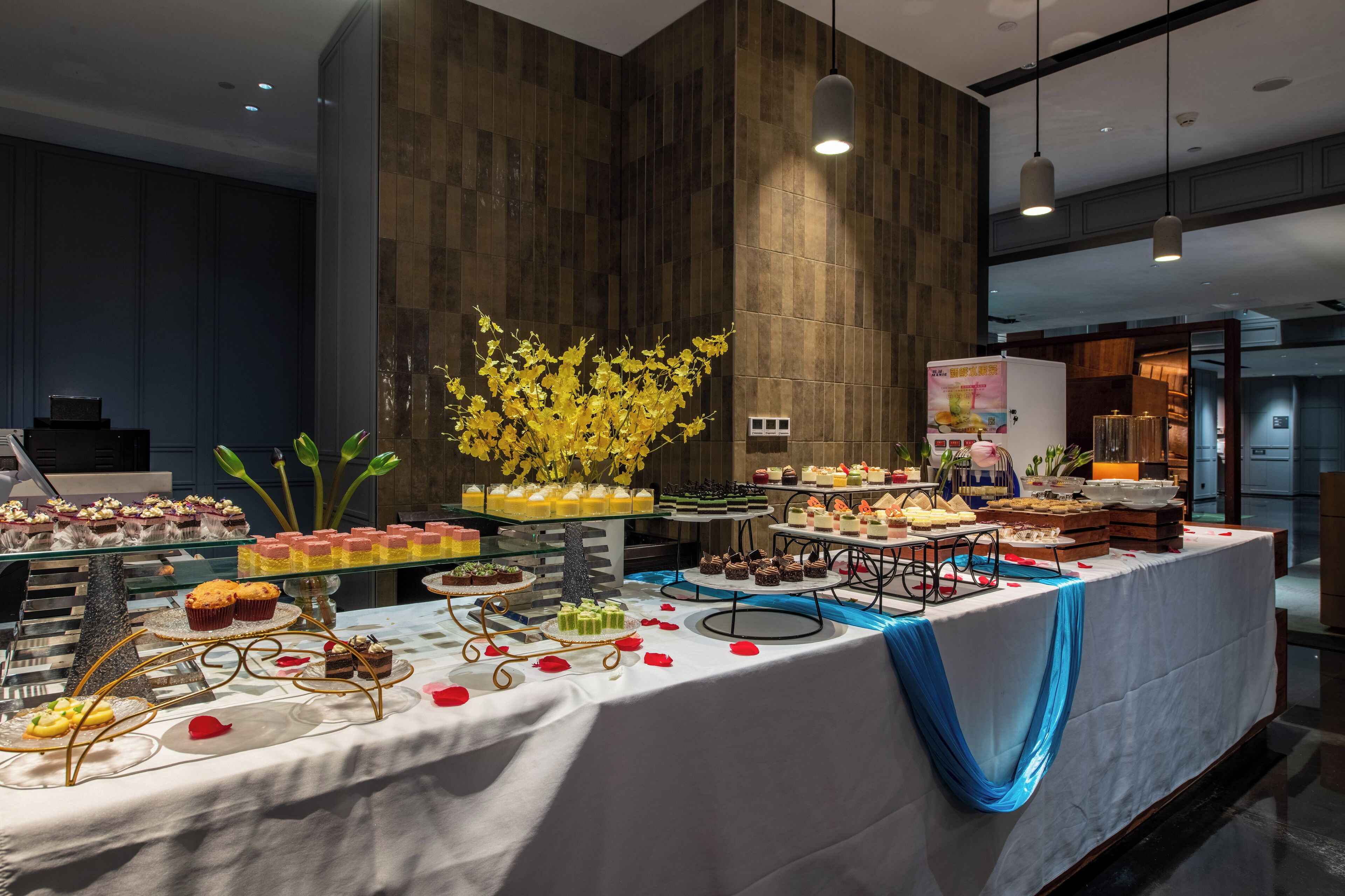 breakfast, lunch and dinner served