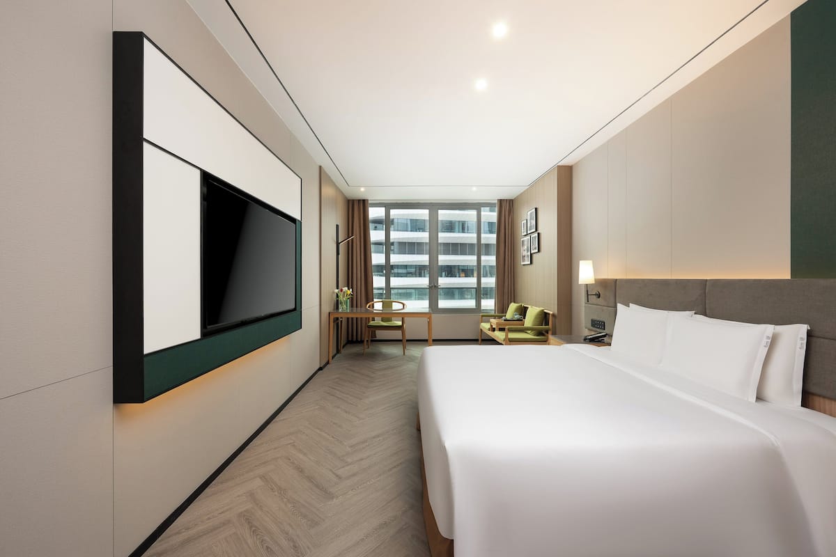 Standard Room, 1 King Bed | 1 bedroom, down duvets, free minibar, in-room safe