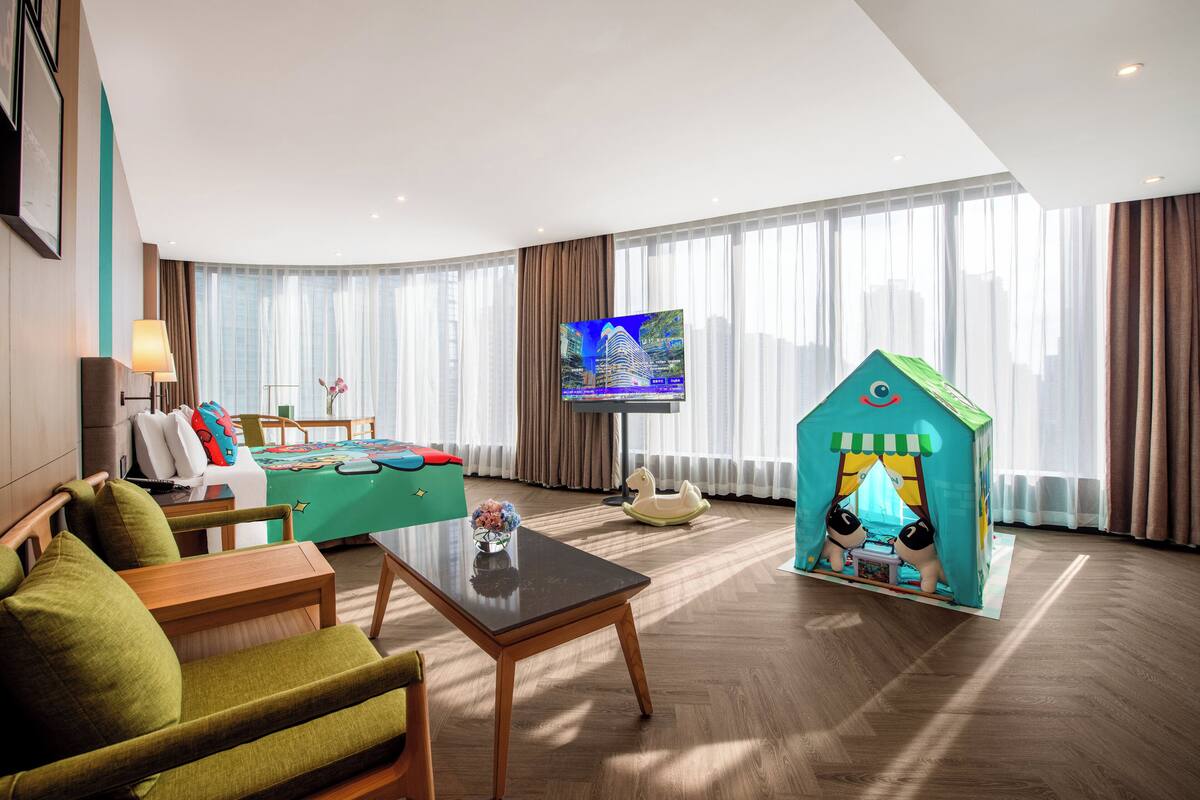Premium Room, 1 King Bed (Kids Theme) | Down comforters, minibar (free items), in-room safe, desk