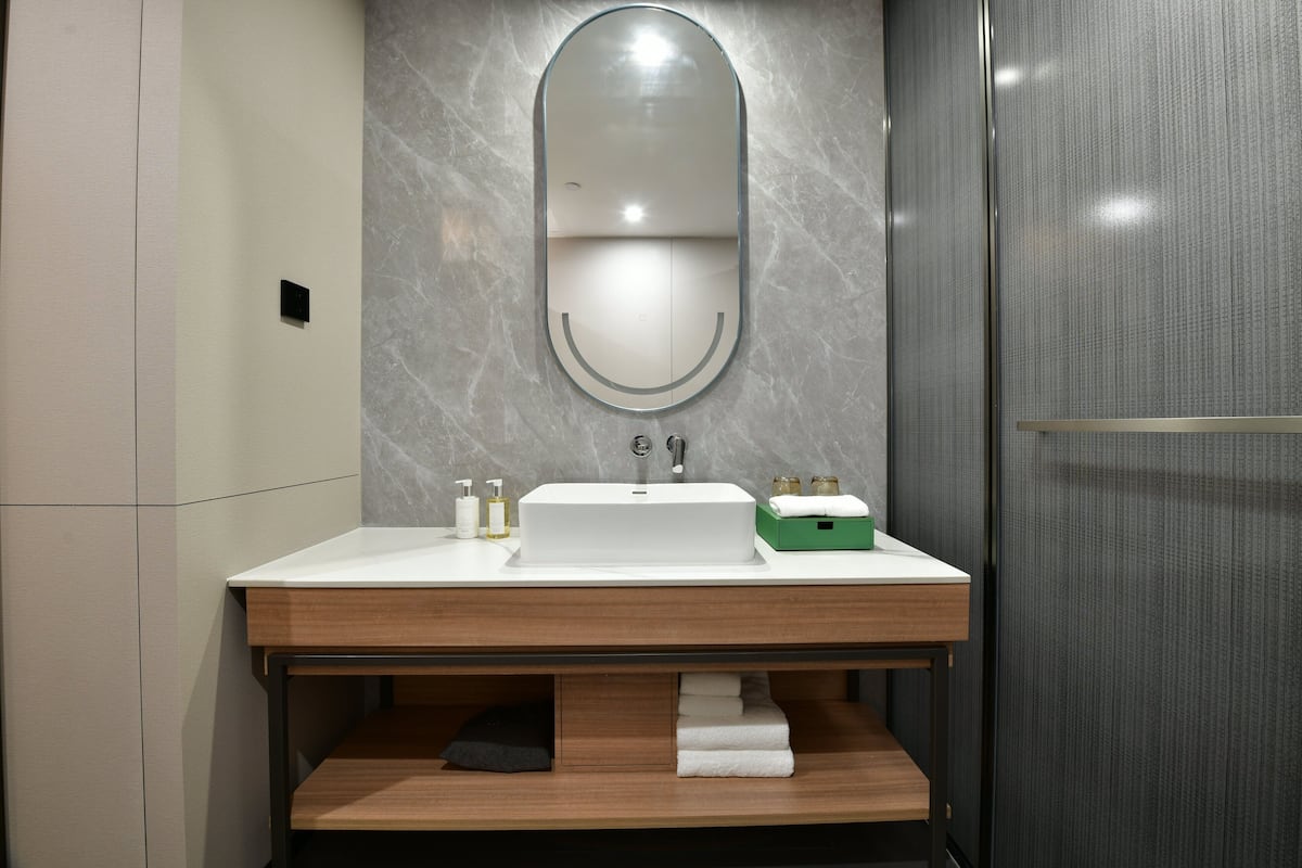 Suite, 1 King Bed | Room amenity