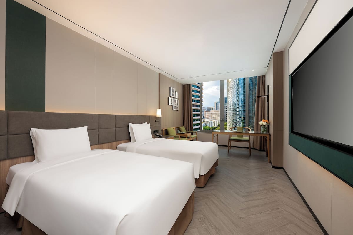 1 bedroom, down duvets, free minibar, in-room safe
