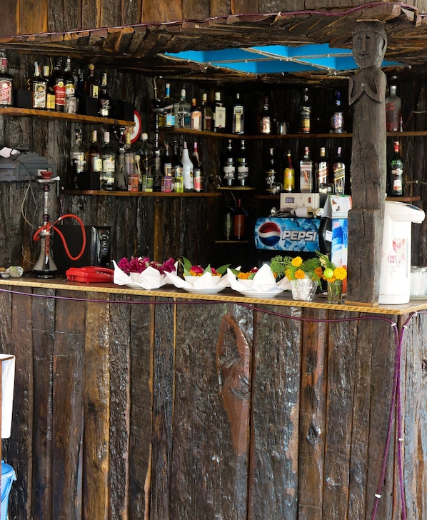 Bar (trong khuôn viên)
