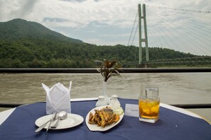 Outdoor dining - Siddhartha Resort, Chisapani (Lamki Chuha)