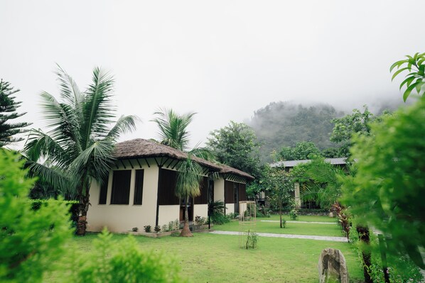 Building design - Siddhartha Riverside Resort (Kurintar)