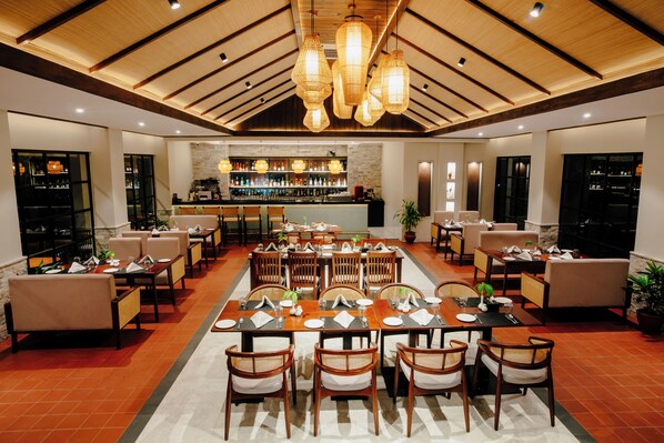 International cuisine - Siddhartha Riverside Resort (Kurintar)