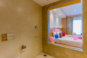 Douche, articles de toilette gratuits, serviettes fournies