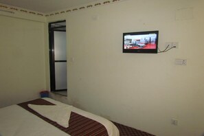 Shower, free toiletries, towels - Hotel holiday inn (Kathmandu)