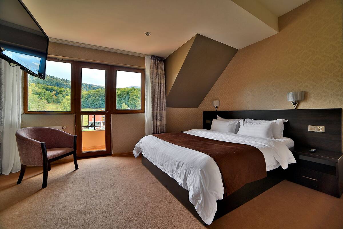 In-room safe, soundproofing, free WiFi