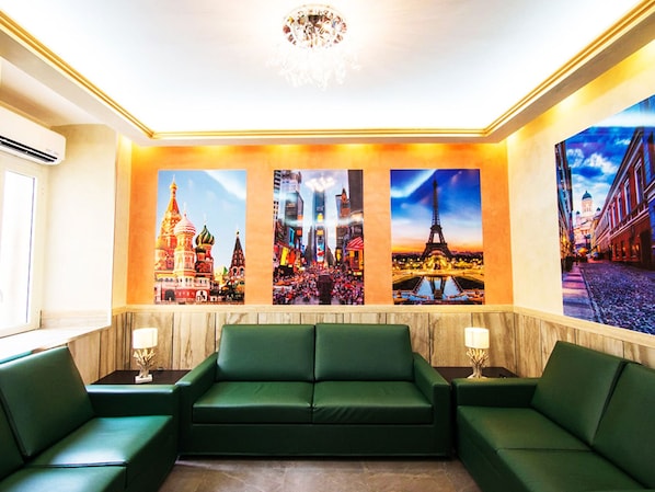 Lobby lounge