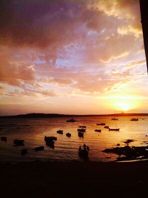 Vista para praia/oceano