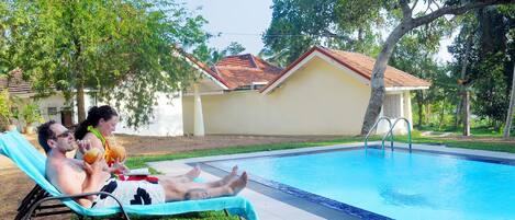 Kolam renang outdoor