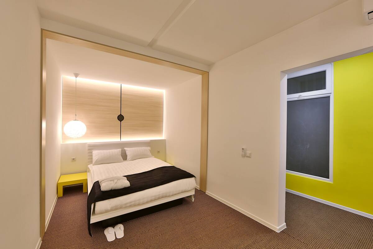 Standard Single Room, 1 Double Bed | Premium bedding, minibar, in-room safe, desk