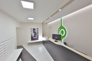 Quầy tiếp tân