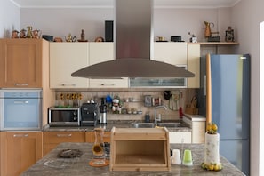 Microwave, stovetop, electric kettle - KiBari B&B (Bari)