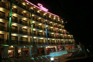 Front of property – evening/night - Hotel Flamingo (Sunny Beach)