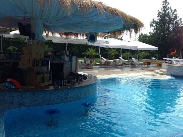 Bar à beira da piscina