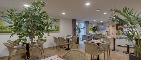 Daily buffet breakfast (EUR 11.50 per person)