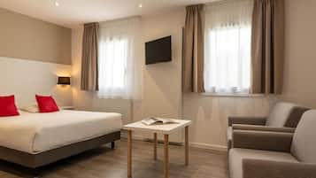 Bureau, fer et planche à repasser, Wi-Fi gratuit, draps fournis