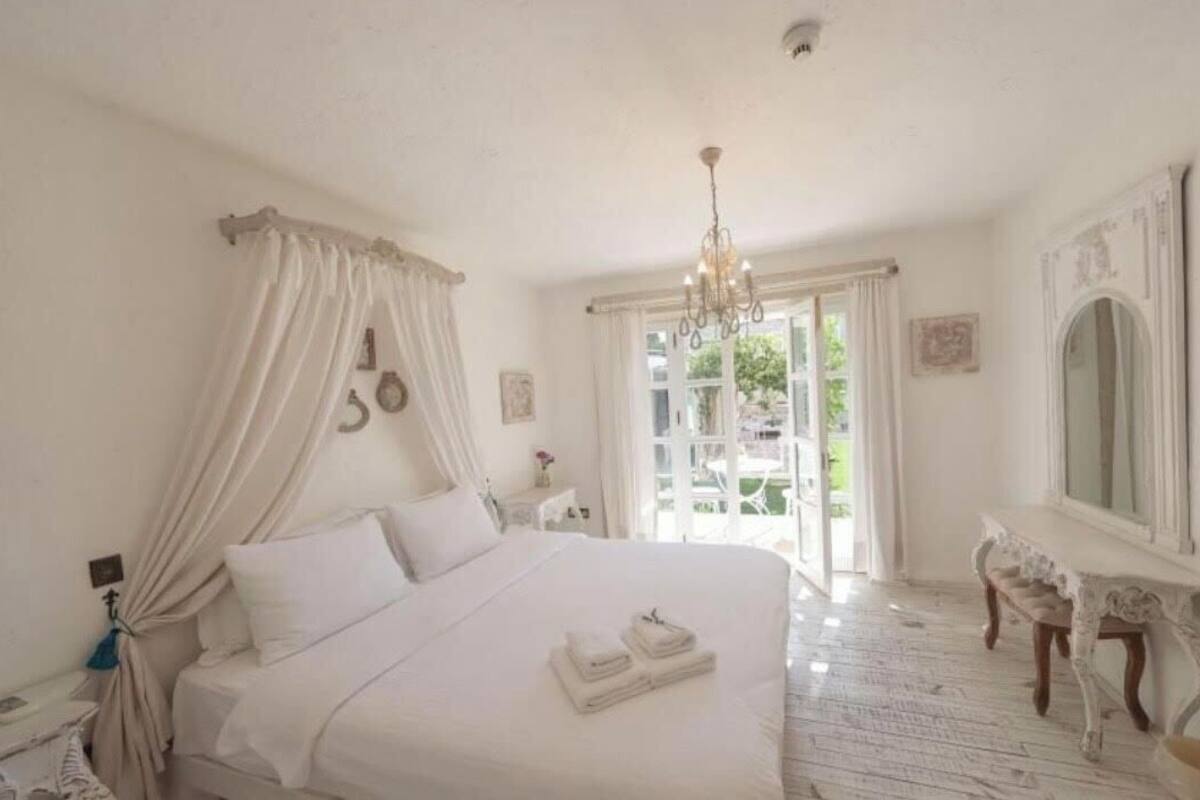 Deluxe Room | Premium bedding, minibar, in-room safe, free WiFi