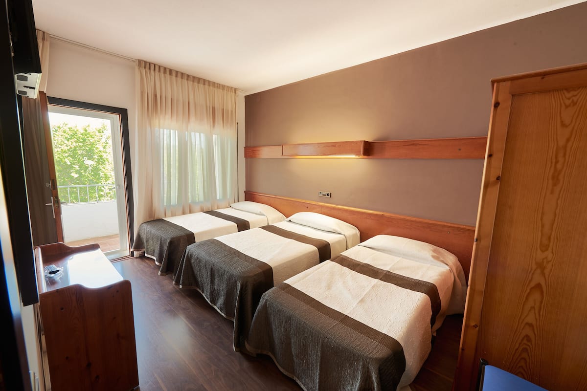 1 bedroom, in-room safe, desk, soundproofing