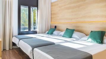 Zimmersafe, Schreibtisch, schallisolierte Zimmer, kostenloses WLAN