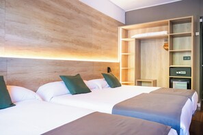 客房内保险箱、办公桌、隔音、免费 WiFi