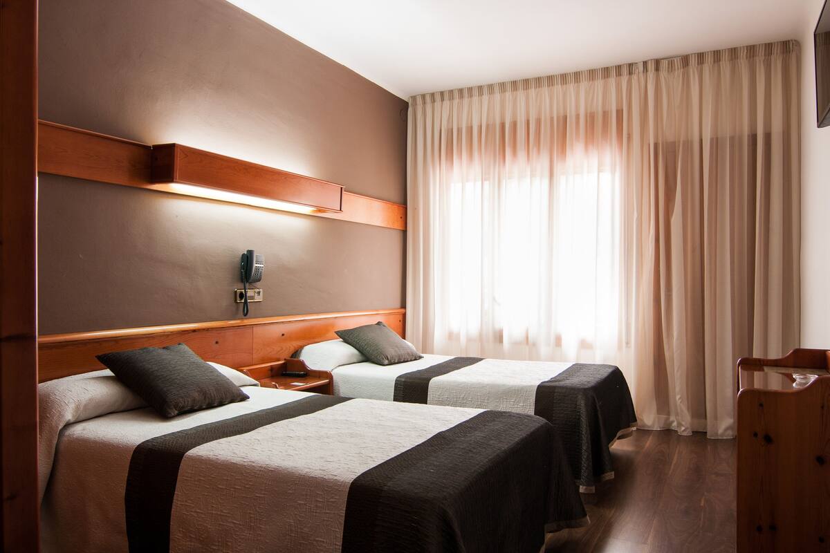 1 bedroom, in-room safe, desk, soundproofing