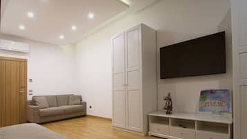 Deluxe-Vierbettzimmer, Stadtblick | Wohnbereich