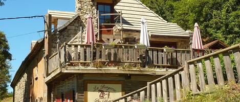 Pintu masuk hartanah