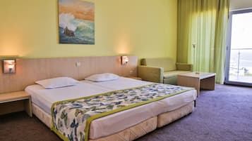 Standard dubbelrum - balkong | 1 sovrum, minibar, värdeförvaringsskåp på rummet och skrivbord