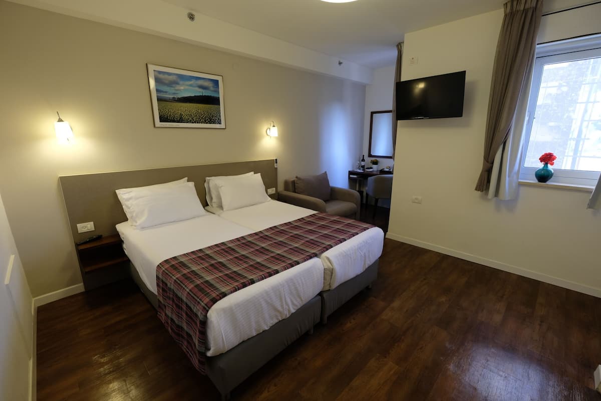 1 bedroom, in-room safe, desk, blackout curtains