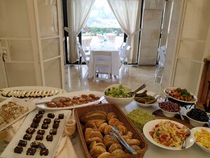 Free daily buffet breakfast - Scots House Hotel  (Jerusalem)