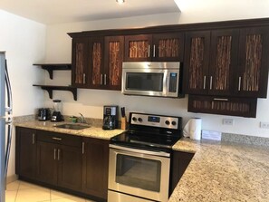 Appart'hôtel, 3 chambres | Cuisine privée