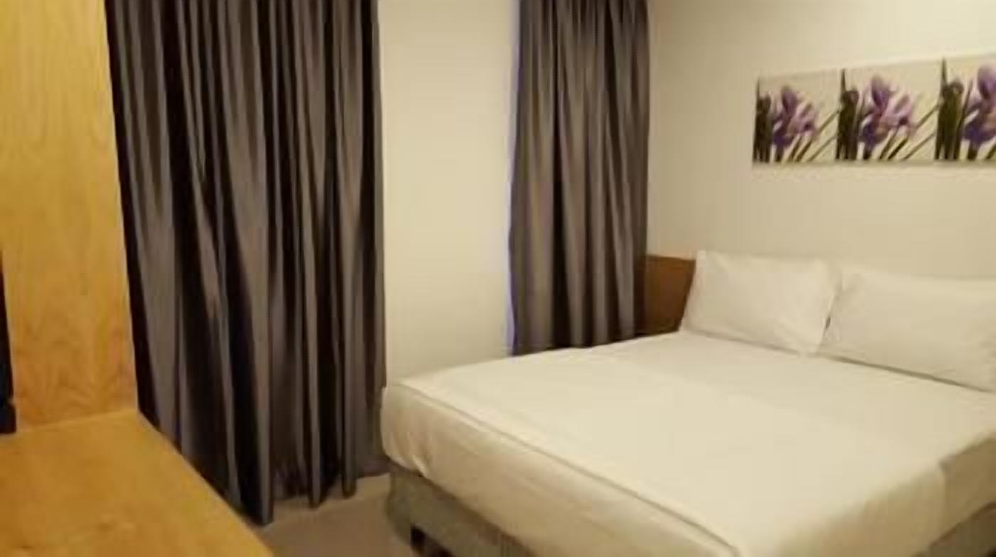 Ferros/tábuas de passar roupa, Wi-Fi de cortesia, roupa de cama