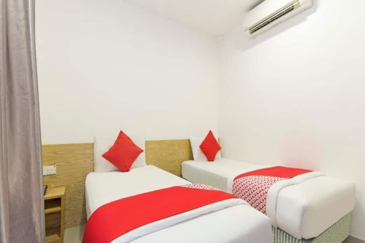 Iron/ironing board, free WiFi, bed sheets