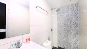 Tabla de planchar con plancha, wifi gratis, ropa de cama