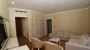 Suite – deluxe | Oppholdsområde | LCD-TV