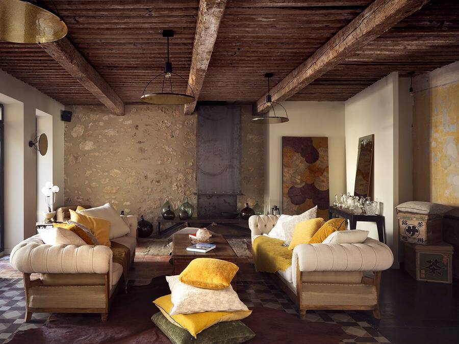 Téléviseur à écran plat de 82 cm avec télévision par satellite