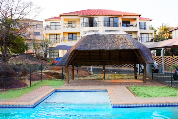 Outdoor pool - Sunset Views (Alberton)